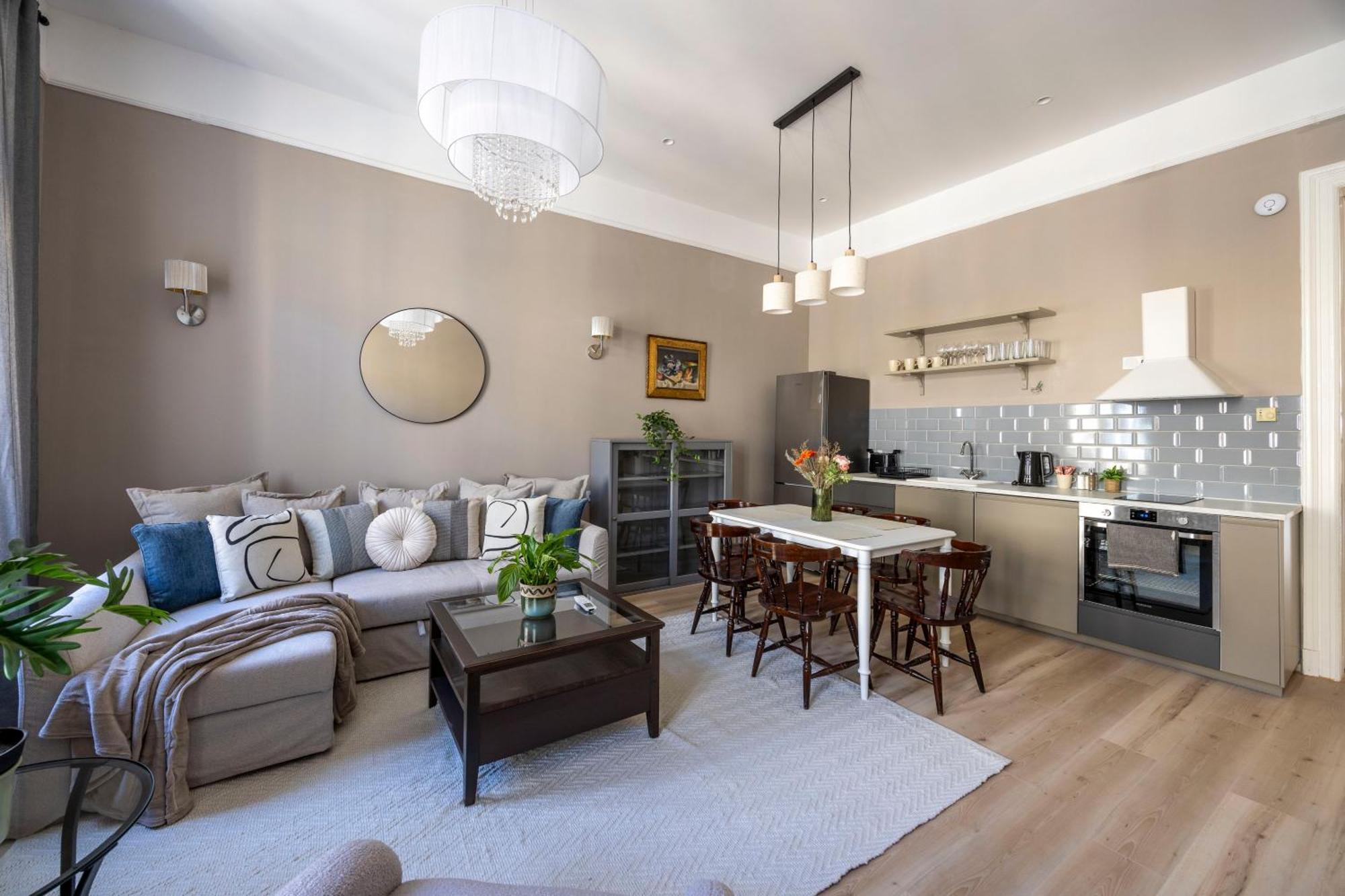 Charming Central Dream Home & Retreat By Prestige Homes Будапеща Екстериор снимка
