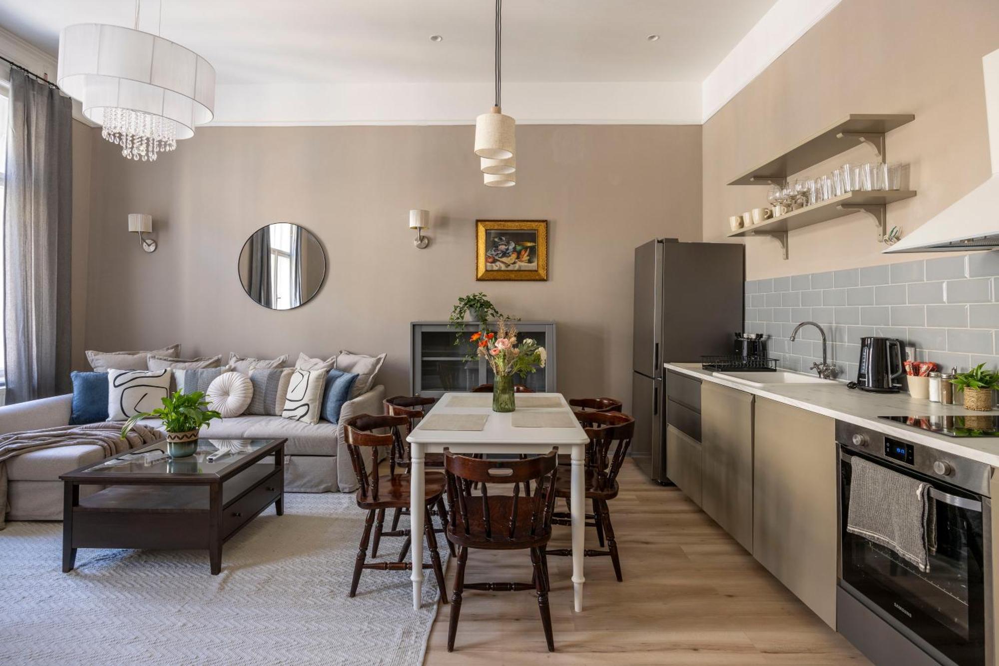 Charming Central Dream Home & Retreat By Prestige Homes Будапеща Екстериор снимка