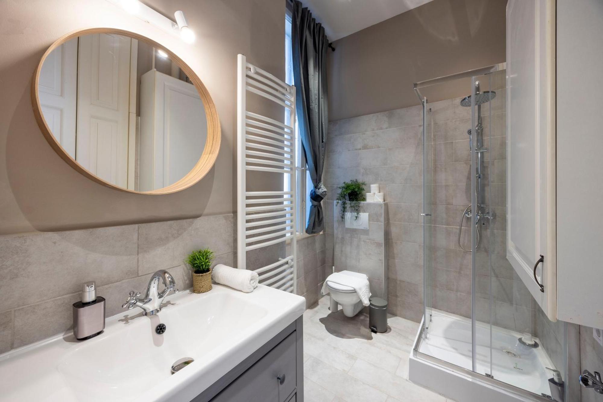 Charming Central Dream Home & Retreat By Prestige Homes Будапеща Екстериор снимка