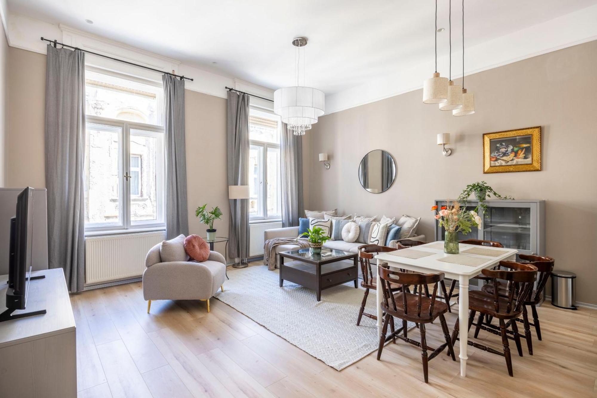 Charming Central Dream Home & Retreat By Prestige Homes Будапеща Екстериор снимка