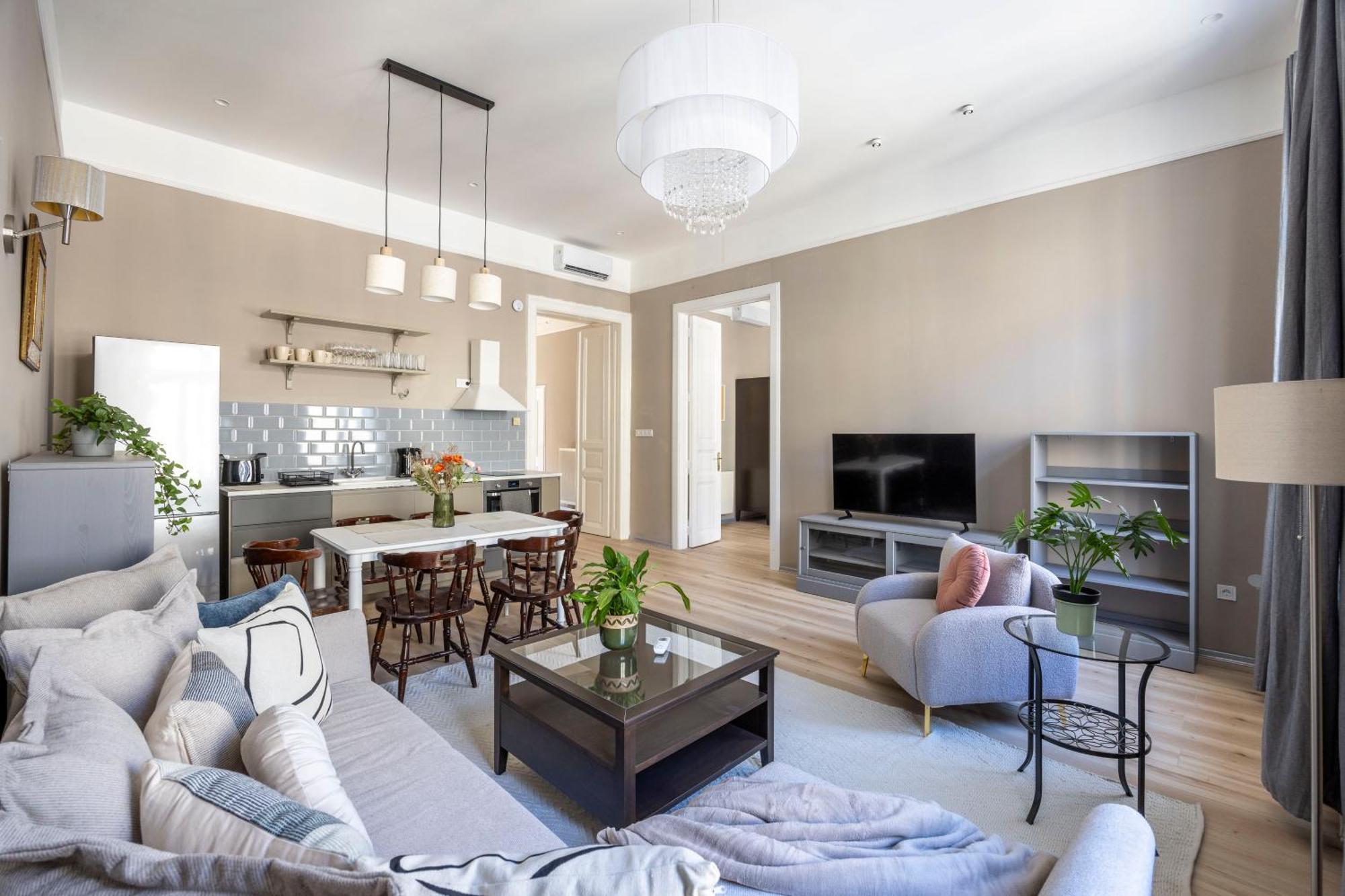 Charming Central Dream Home & Retreat By Prestige Homes Будапеща Екстериор снимка